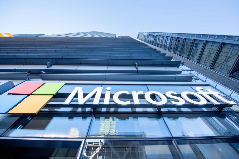 Por que a Microsoft pagou US$ 7,5 bilhões por um repositório de códigos? Fachada do escritório da Microsoft em Nova York. | ROY ROCHLIN/AFP