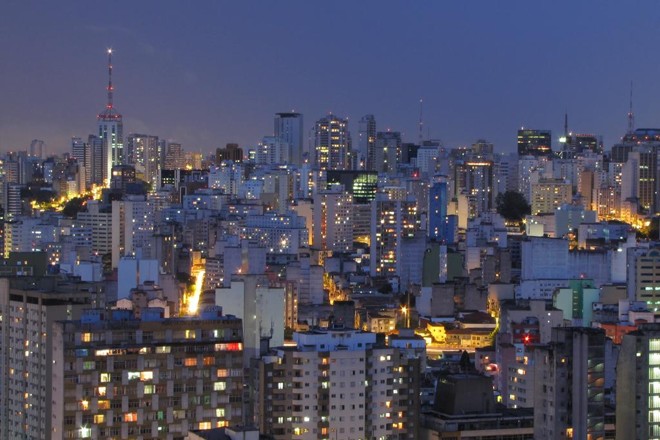 Centro de São Paulo à noite. | Júlio Boaro/Flickr