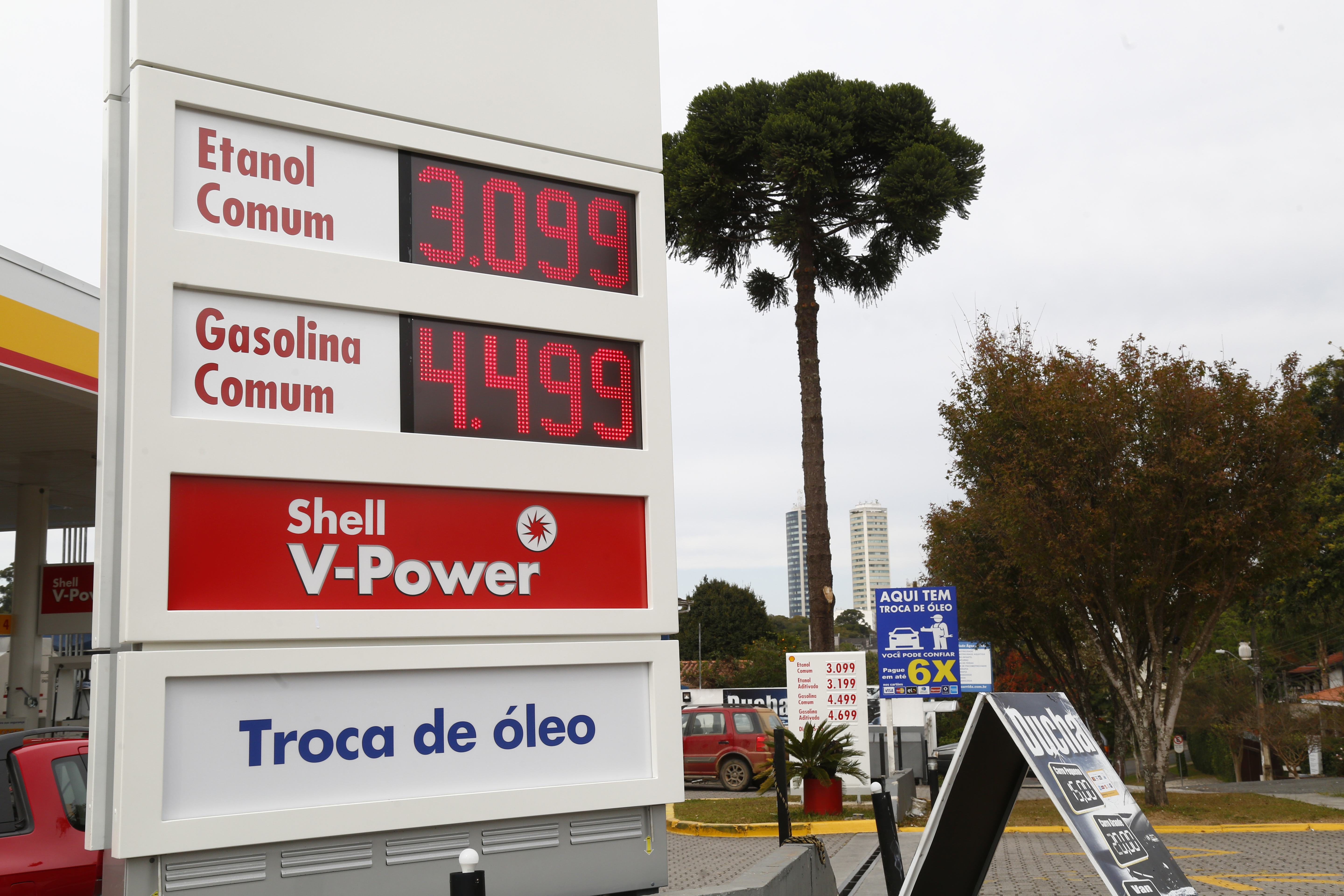 Procon-PR alerta: solicitar nota fiscal facilita a fiscalização de abusos nos postos de combustíveis | Aniele Nascimento/Gazeta do Povo