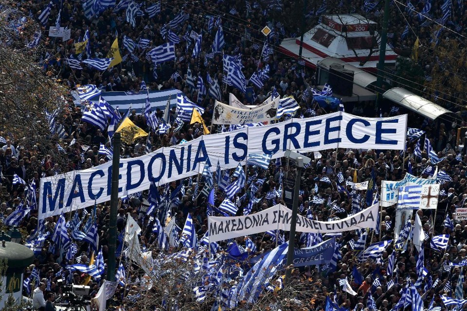 Gregos protestam em Atenas contra a decisão da Antiga República Iugoslava do Norte em usar o nome de Macedônia do Norte | LOUISA GOULIAMAKI/AFP