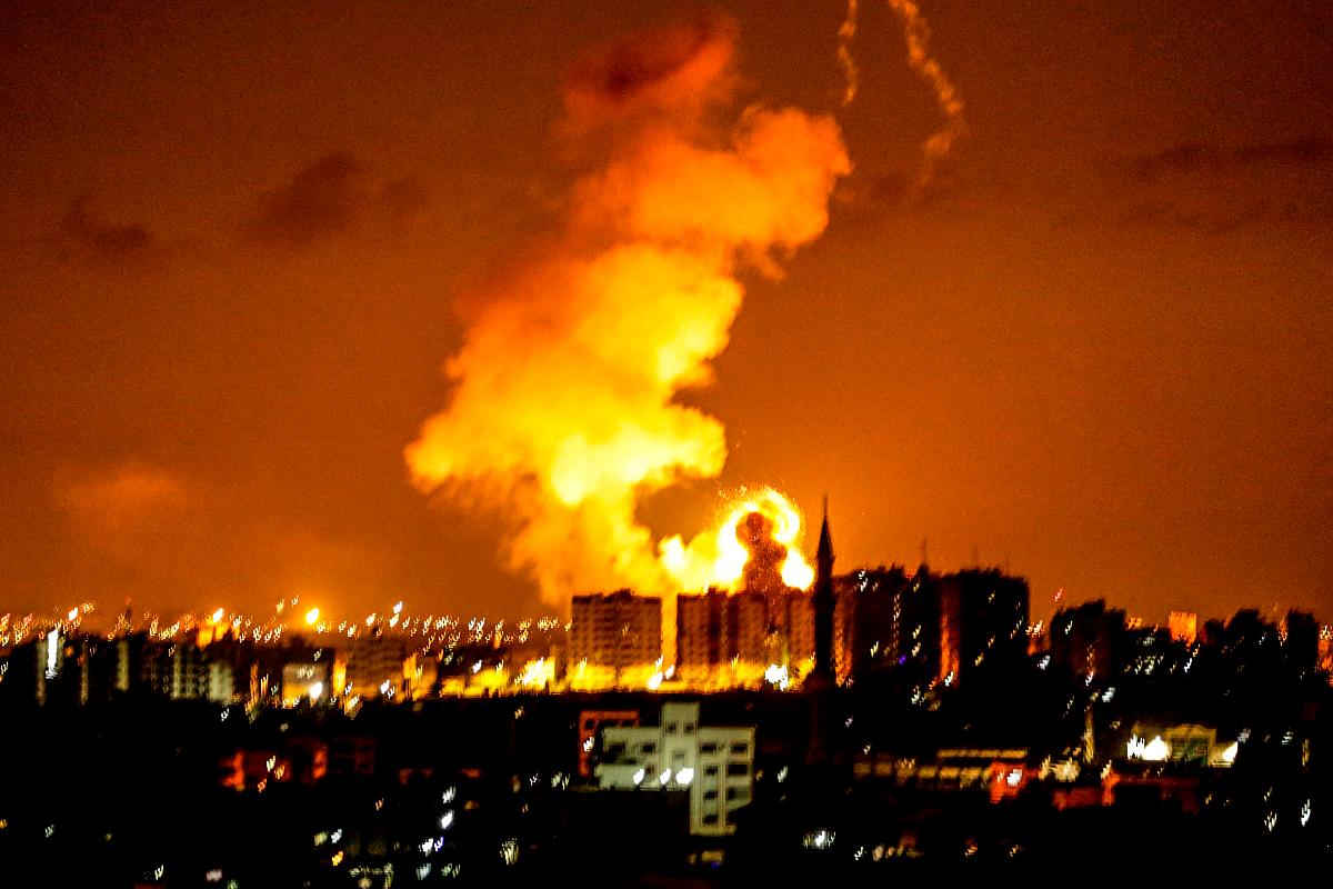 Explosão em Gaza após ataque da Força Aérea de Israel | MAHMUD HAMS/AFP