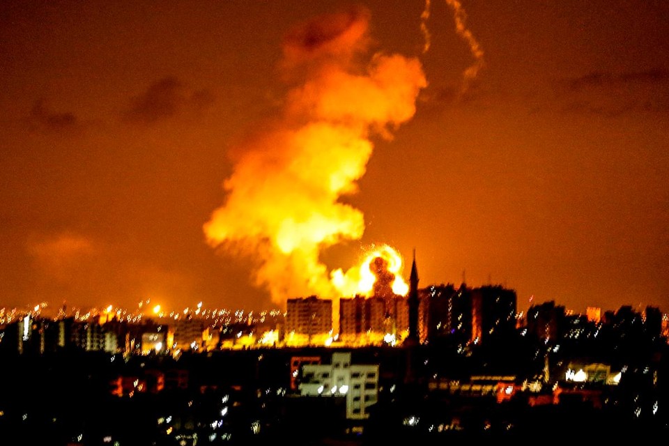 Explosão em Gaza após ataque da Força Aérea de Israel | MAHMUD HAMS/AFP