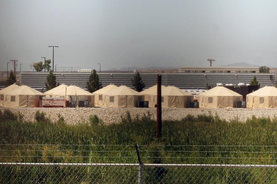 Centro de detenção temporário para crianças e adolescentes imigrantes ilegais em Tornillo, Texas, EUA, perto da fronteira México-EUA | HERIKA MARTINEZAFP