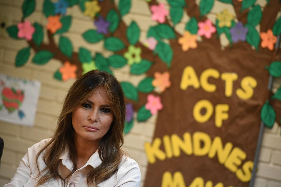 Primeira dama americana, Melania Trump, participa de mesa-redonda com diretores de unidade que acolhe filhos de imigrantes ilegais que são separados de seus pais | MANDEL NGAN/AFP