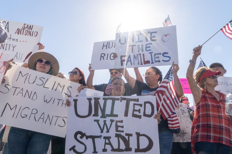 Ativistas protestam contra a política migratória dos Estados Unidos | PAUL RATJE/AFP