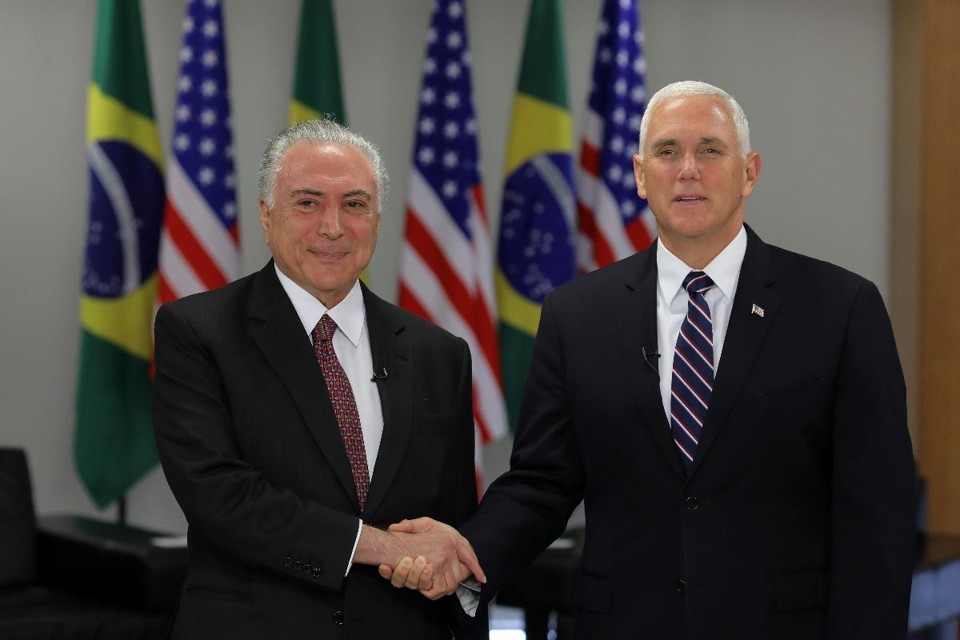 Vice-presidente dos EUA, Mike Pence, está no Brasil. Na manhã de hoje, ele se reuniu com o presidente Michel Temer. | SERGIO LIMAAFP