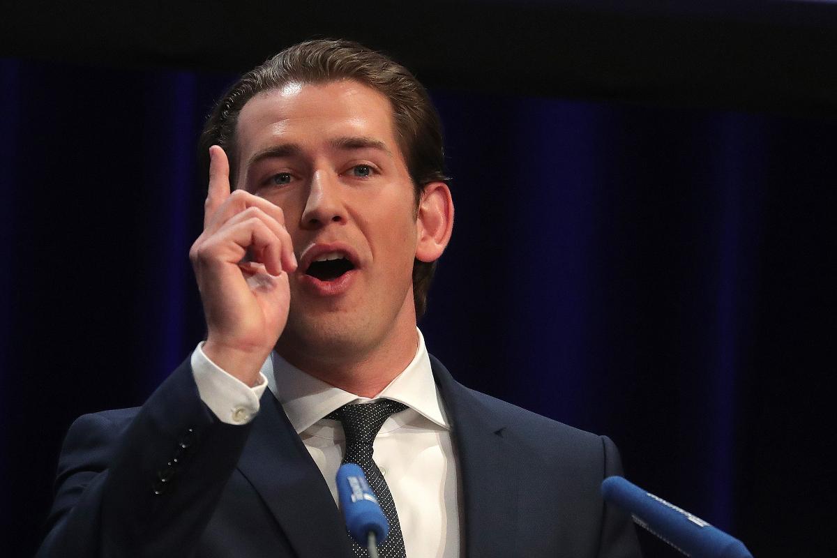 O chanceler austríaco Sebastian Kurz gesticula enquanto fala durante o Dia da União Democrata Cristã (CDU) em Berlim, em 12 de junho de 2018. | Krisztian Bocsi/Bloomberg