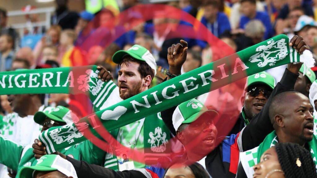 Meme de Messi torcendo para a Nigéria: vitória africana recolocou a Argentina na briga. | /Reprodução