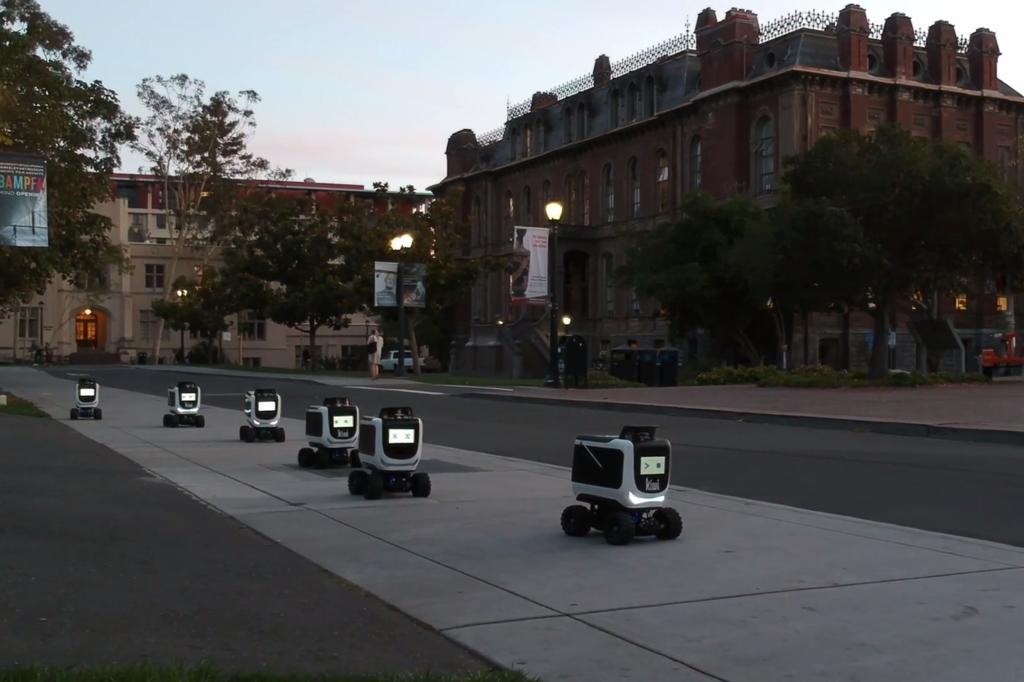 KiwiBots de segunda geração. | Kiwi Campus/YouTube