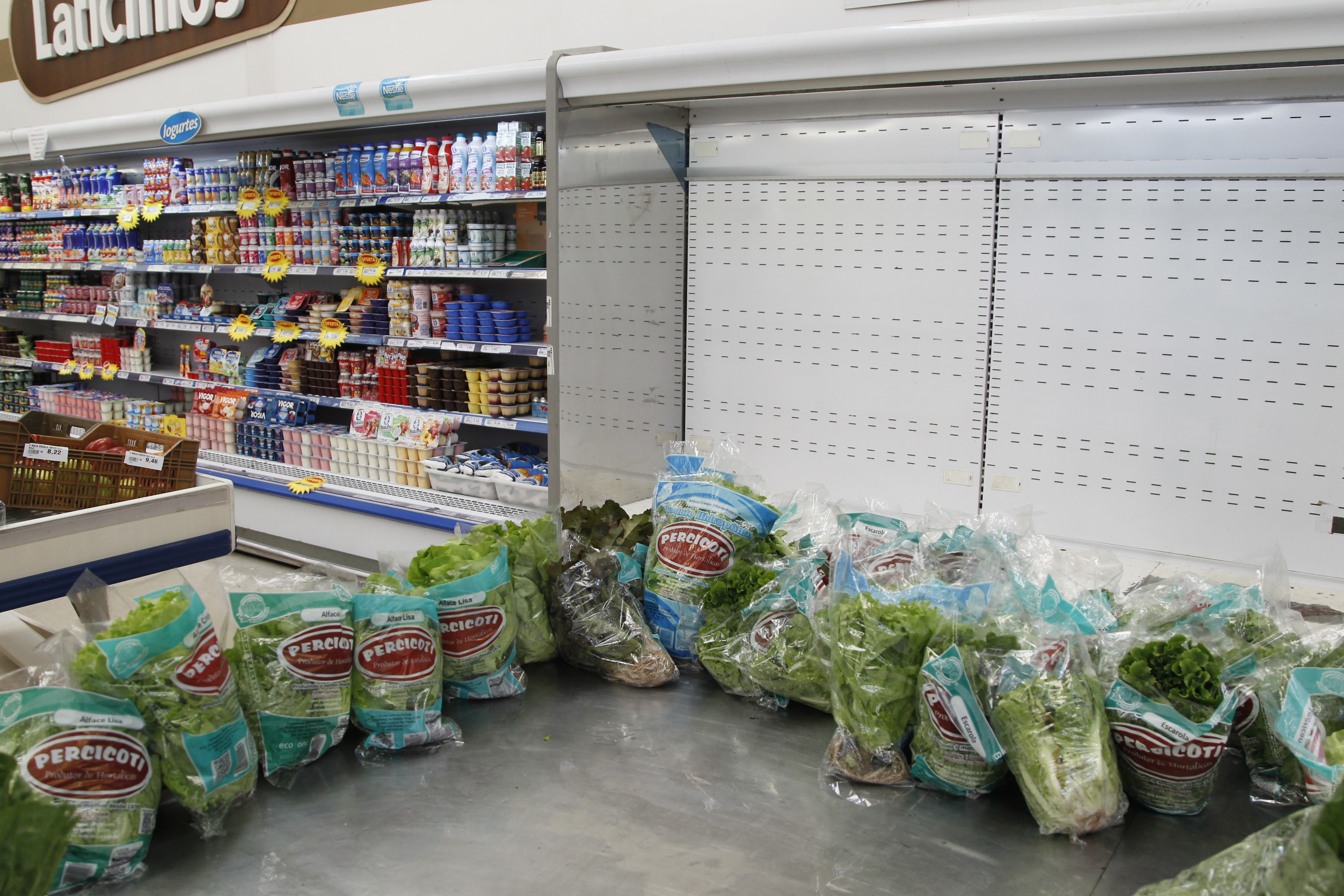Alimentos começaram a voltar aos supermercados, mas expectativa é que situação ainda demore a se normalizar | Felipe Rosa/TRIBUNA DO PARANA