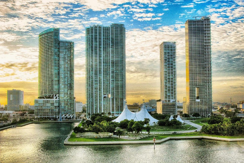 Venezuelanos fogem para Miami e ganham acolhida calorosa Mercado imobiliário de Miami ganha vigor com o dinheiro dos venezuelanos: eles foram o quarto maior investidor no ano passado | Patrick Audet/Pixabay
