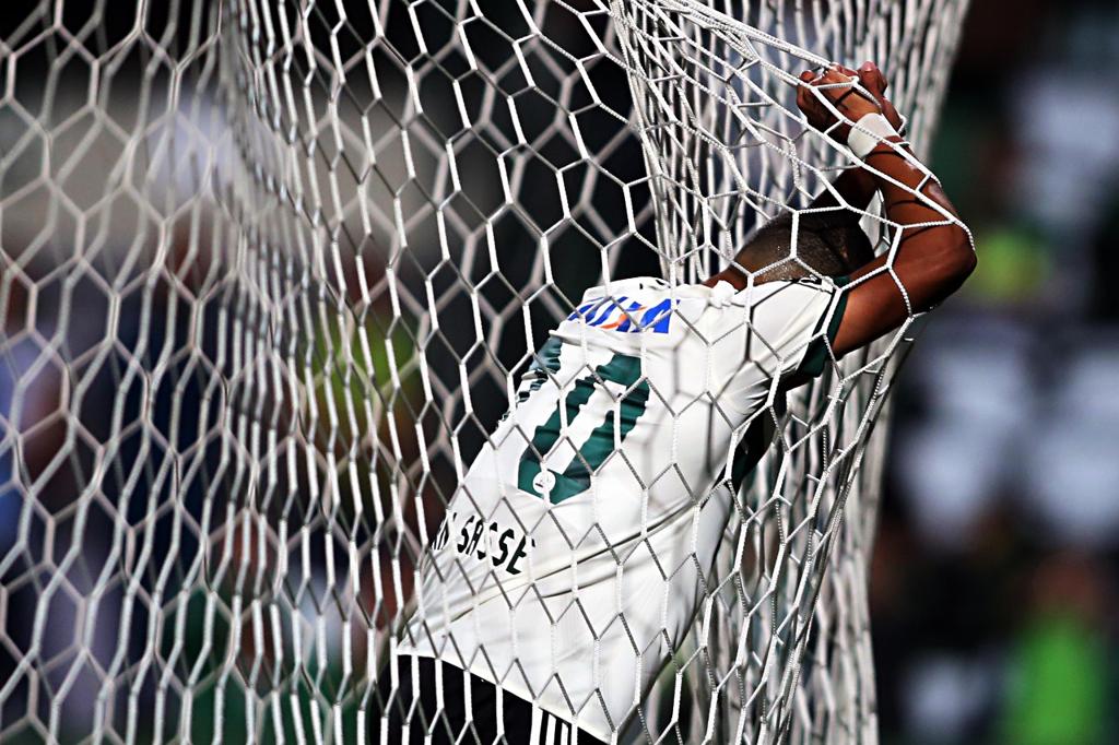 Yan Sasse lamenta chance perdida pelo Coritiba contra o Figueirense. | Albari Rosa/Gazeta do Povo