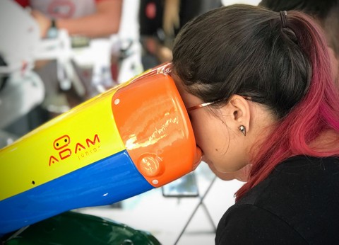 Robô curitibano promete ser solução para evitar milhares de casos de cegueira A startup curitibana Prevention criou o Adam Robo oferece testes rápidos e precisos, por meio de um equipamento portátil, que pode ser levado para áreas remotas . | Divulgação/Prevention
/