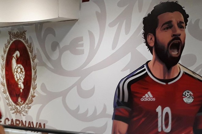 Poster de Salah no aeroporto de Cairo, no Egito | KHALED DESOUKI/AFP