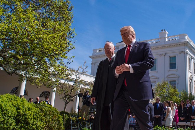 Anthony Kennedy e Donald Trump são fotografados na Casa Branca, no dia do anúncio da aposentadoria do juiz da Suprema Corte. | Jabin Botsford/The Washington Post