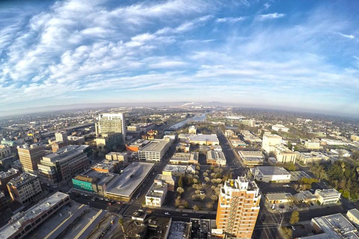 A cidade americana de Stockton, na Califórnia, enfrenta dificuldades econômicas e vai começar um experimento social para combater a pobreza | VisitStockton.org