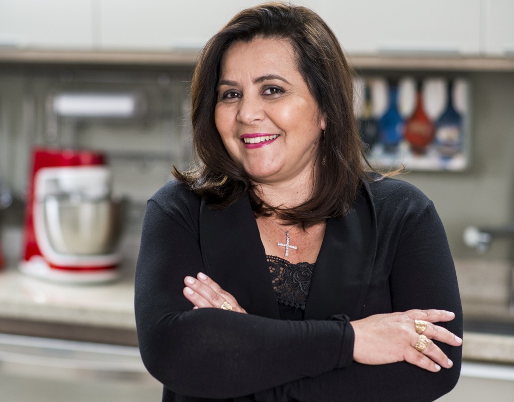 Cleusa Maria da Silva é a mulher à frente da Sodiê Doces .