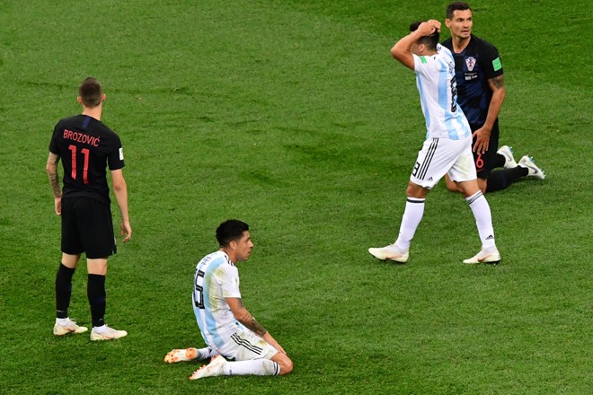 Atletas argentinos lamentam na derrota por 3 a 0 para a Croácia na Copa do Mundo 2018 | MARTIN BERNETTI/AFP