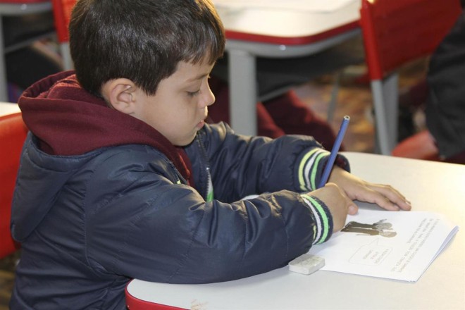 A educação infantil prioriza o lúdico, mesmo nas atividades estruturadas. No ensino fundamental, há notas e avaliações. | Divulgação/SME.
