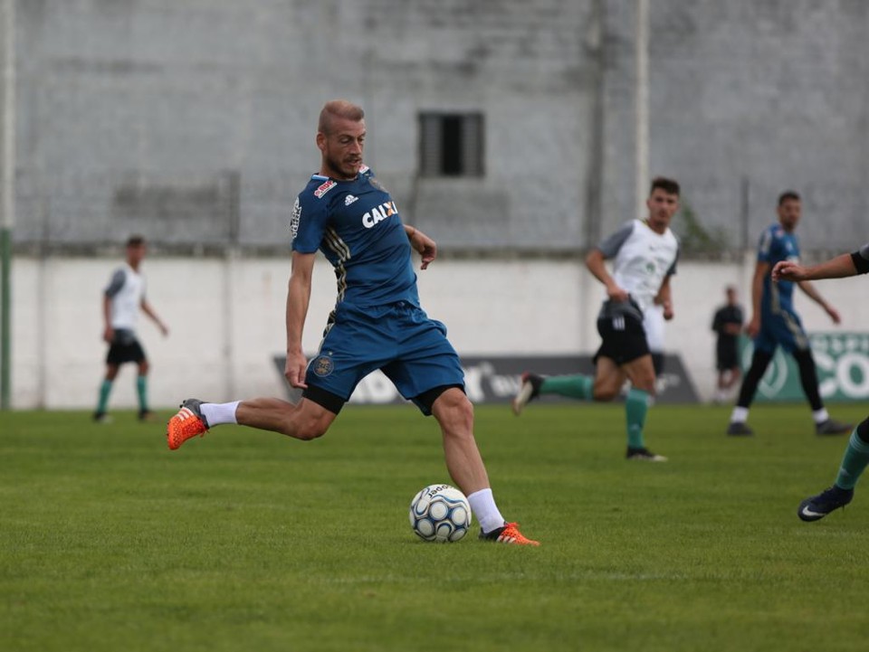 O volante Uillian Correia já está confirmado para o confronto com o CSA, na próxima sexta-feira. | Coritiba/Divulgação