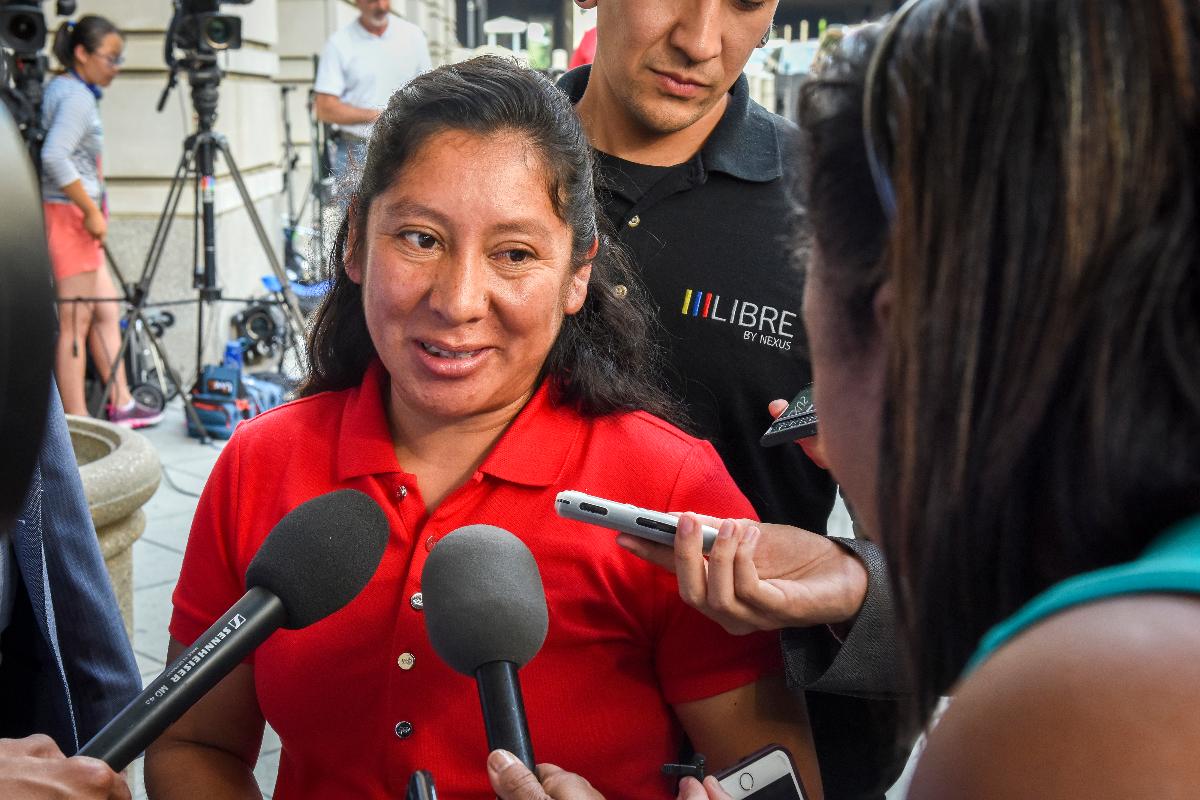 Beata Mariana de Jesus Mejia-Mejia reencontrou-se com seu filho appis um mês de separação | Bill O'Leary/The Washington Post