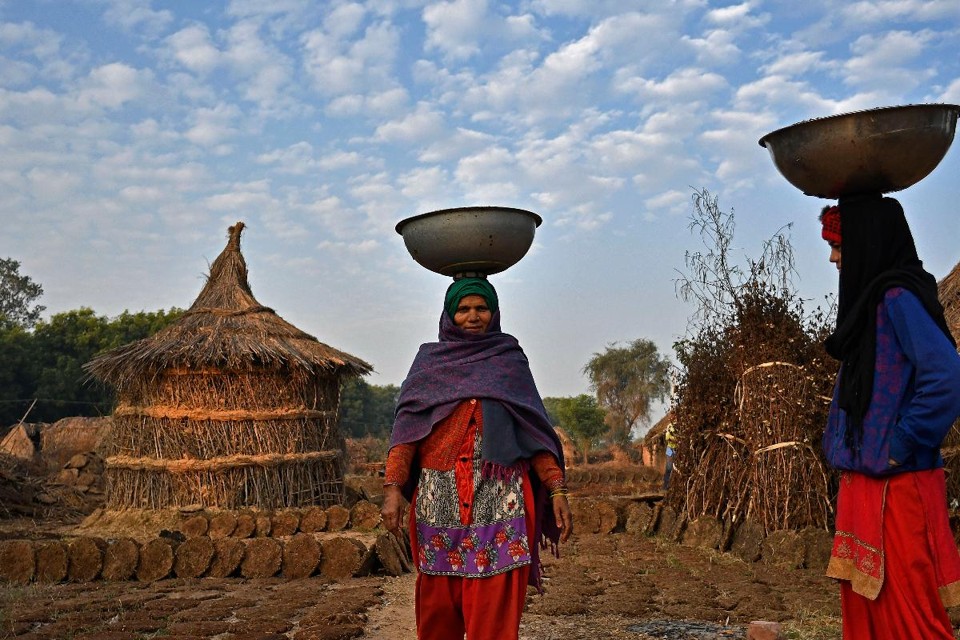 Mulheres trabalham em zona rural na Índia: país é o mais perigoso do mundo para elas, segundo levantamento da Fundação Thomson Reuters | Anindito Mukherjee/Bloomberg