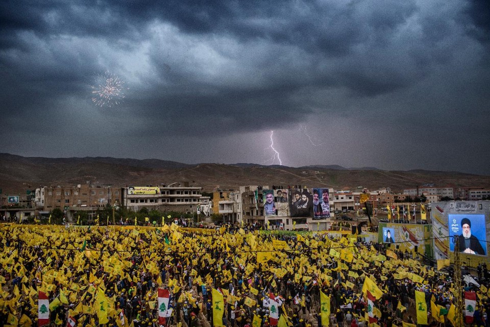 Hasan Nasra­llah, lider do Hezbollah, faz um discurso televisionado­, em Baalb­ek, no Libano. OIrã tem usado o grupo terrorista para reforçar seu poder no Iraque, na Síria, no Iemen e no Libano | DIEGO IBARRA SANCHEZ/NYT