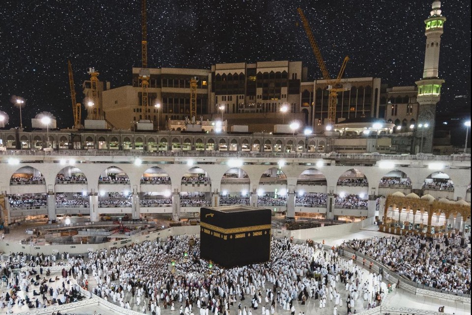 Mesquita em Meca, na Arábia Saudita: país é um dos que mais restringe o direito das mulheres | Izuddin Helmi Adnan/Unsplash