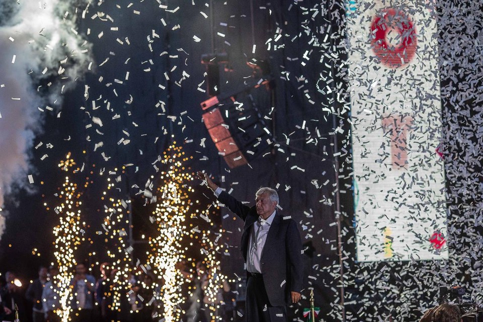 Andrés Manuel Lopez Obrador, líder nas pesquisas para as eleições presidenciais no México, durante o encerramento da sua campanha | Alejandro Cegarra/Bloomberg