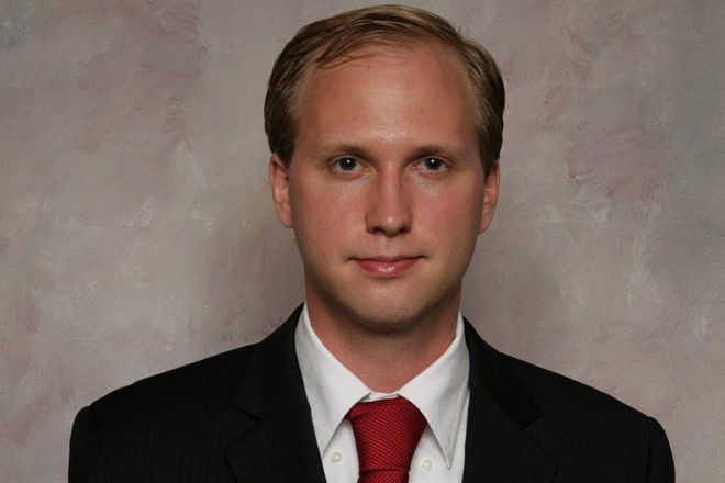 Nathan Larson, que tem 37 anos, planeja levar seus pontos de vista ao público ao participar da campanha eleitoral na Virgínia | Aldrich HanssenReprodução/Wikimedia