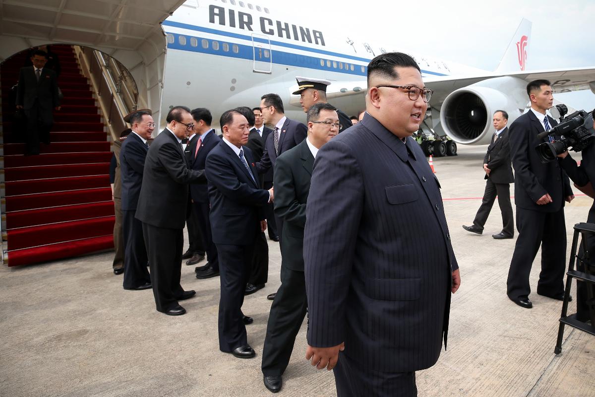 Ditador norte-coreano desembarca de avião chinês para o encontro de cúpula com Donald Trump, em Cingapura | Terence Tan/MCI/
Bloomberg