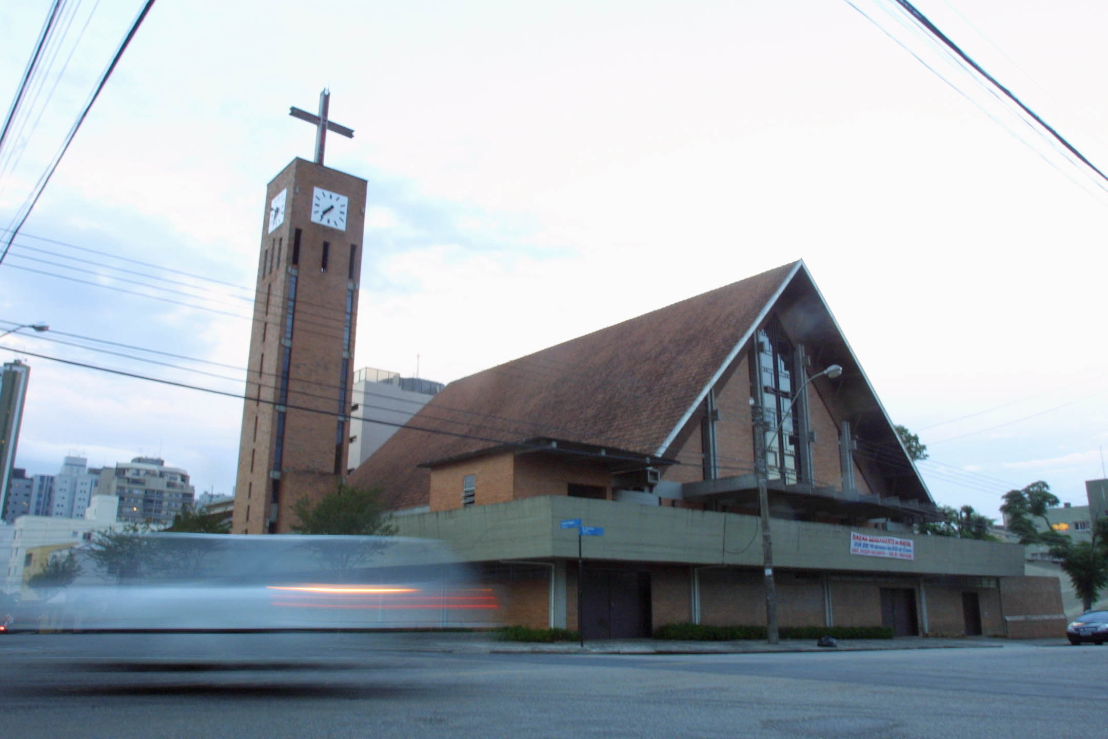 70 metros de fiação de cobre foram levados da Igreja dos Passarinhos. | HEDESON ALVES/Gazeta do Povo