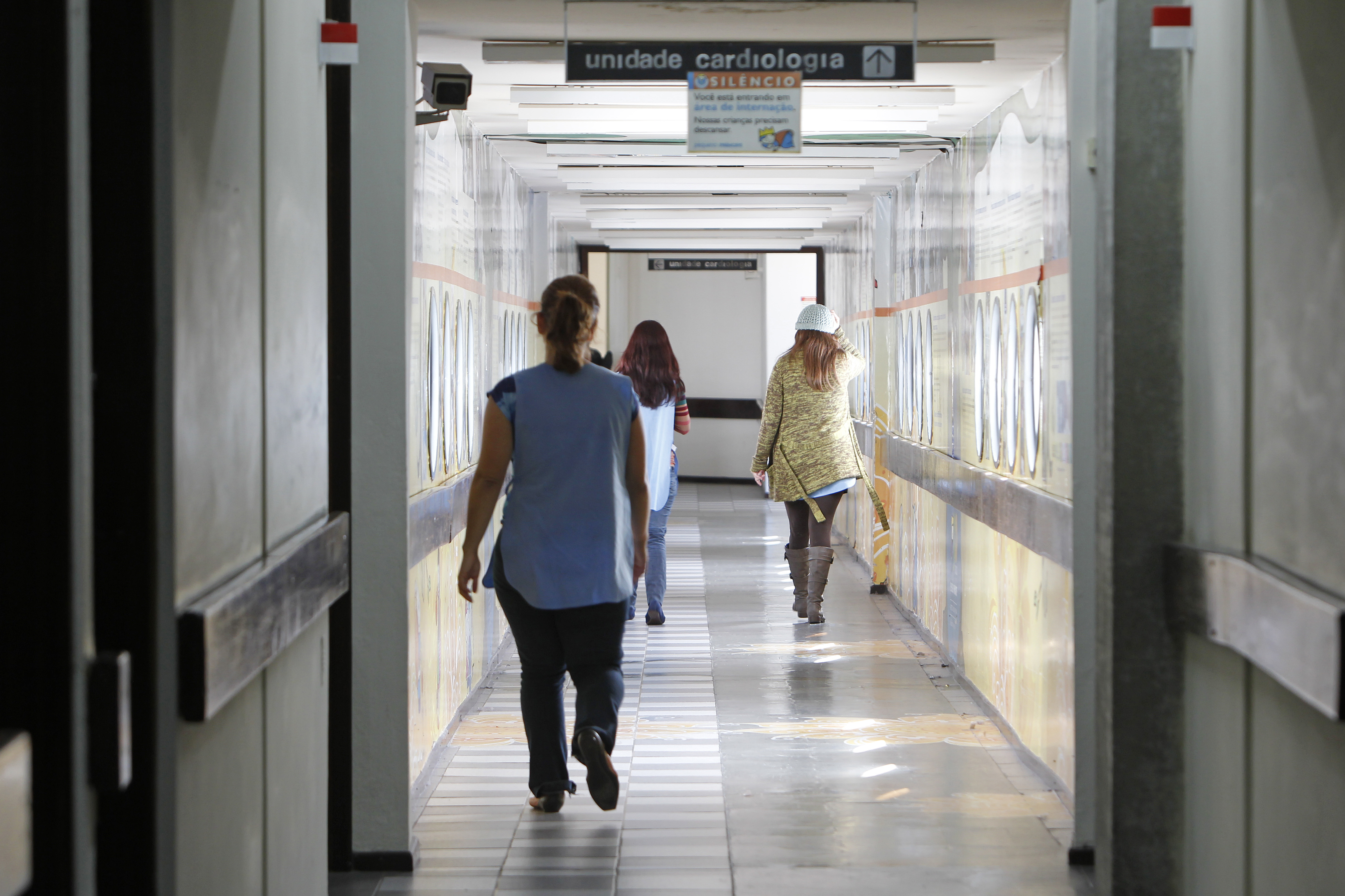 Criança de dois anos foi transferida para o Hospital Pequeno Príncipe, em Curitiba, após se afogar no Maranhão | Antônio More / Agência de Notícias Gazeta do Povo