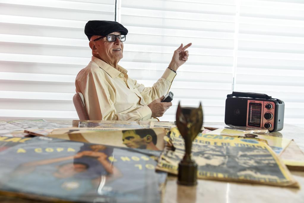 Pena mostra com orgulho seu acervo histórico | Henry Milleo/Gazeta do Povo