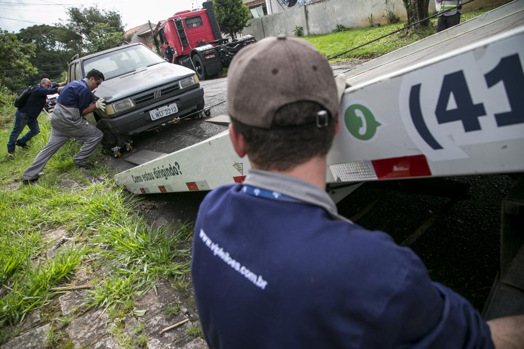 O aumento no número de denúncias realizadas pela população foi percebido após a contratação do serviço de guincho pela prefeitura | Marcelo Andrade/Gazeta do Povo