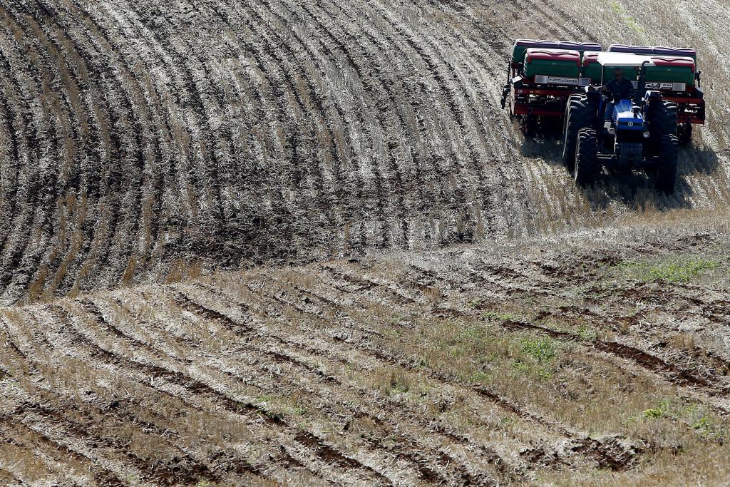O número de tratores no campo aumentou 49,7% em 11 anos, para um total de 1.228.634 unidades, o equivalente a 407.916 novas máquinas. | Albari Rosa/Gazeta do Povo