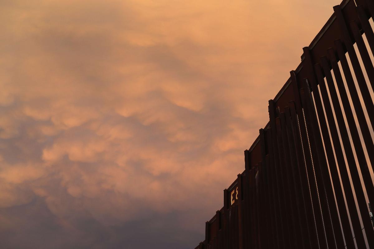 Muro na fronteira separa os Estados Unidos e o México | JOHN MOORE/AFP