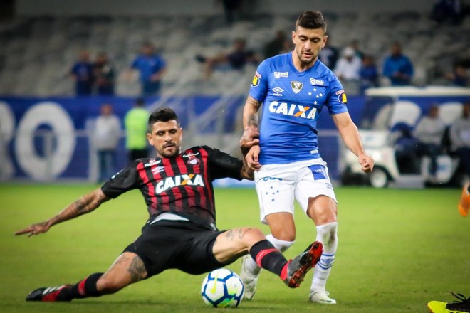 Lucho González foi expulso no fim do jogo | Dudu Macedo/Estadão Conteúdo