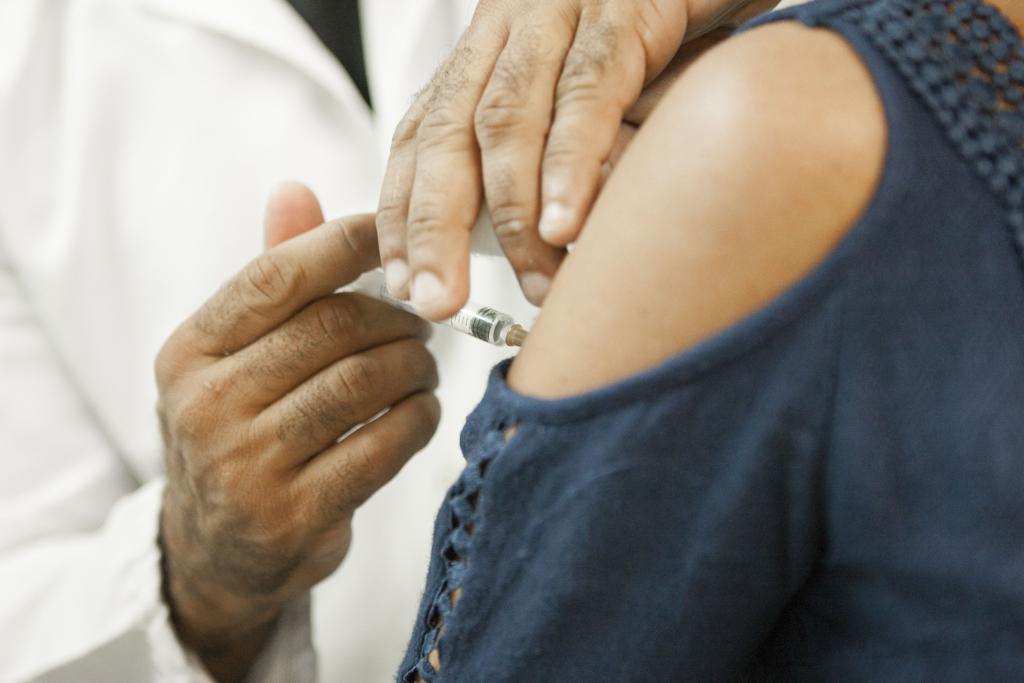 Apenas metade das unidades de saúde de Curitiba ainda têm doses da vacina | Raquel Portugal/Fiocruz