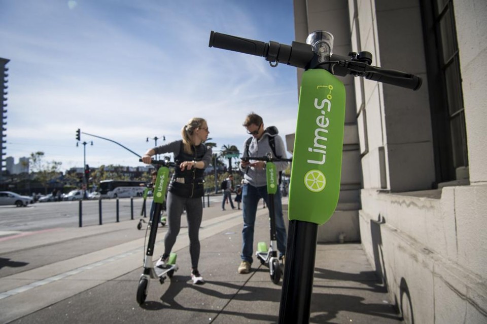 Patinetes elétricos da Lime, nova parceira da Uber. | David Paul Morris/Bloomberg