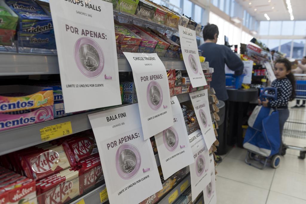 Promoção de produtos a R$ 1 em supermercado de Curitiba: ação frequente | Henry Milleo/Gazeta do Povo