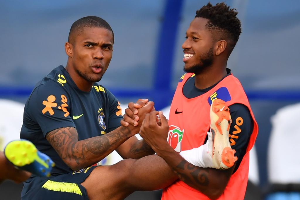 Douglas Costa está liberado para o jogo contra a Bélgica | NELSON ALMEIDA/AFP