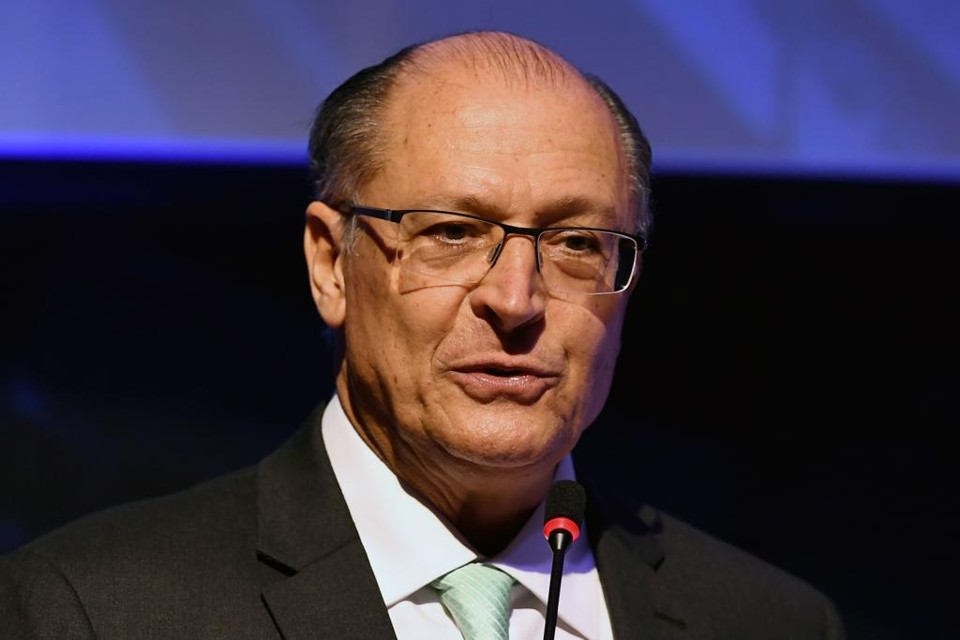Distante dos jovens, Alckmin cita Enéas e Pelé em evento com empresários | Evaristo Sa/AFP