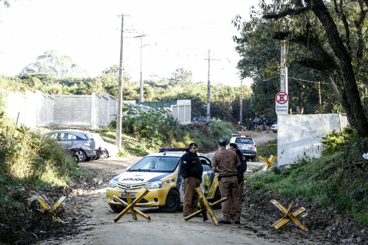 Barricada da PM em frente à Casa de Custódia na CIC. | Aniele Nascimento/Gazeta do Povo