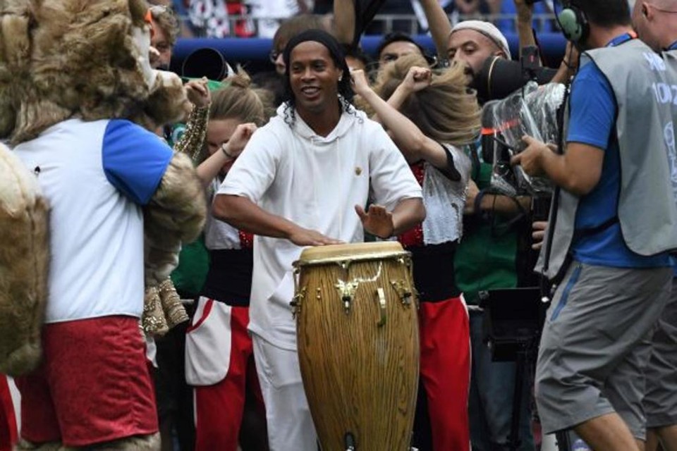 Ronaldinho Gaúcho foi atração na cerimônia de encerramento da Copa do Mundo na Rússia no último domingo (15). | AFP/