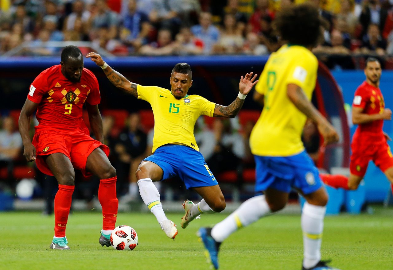 Paulinho tenta combate em Lukaku na derrota da seleção na Copa do Mundo 2018 | Jonathan Campos, enviado especial/Gazeta do Povo