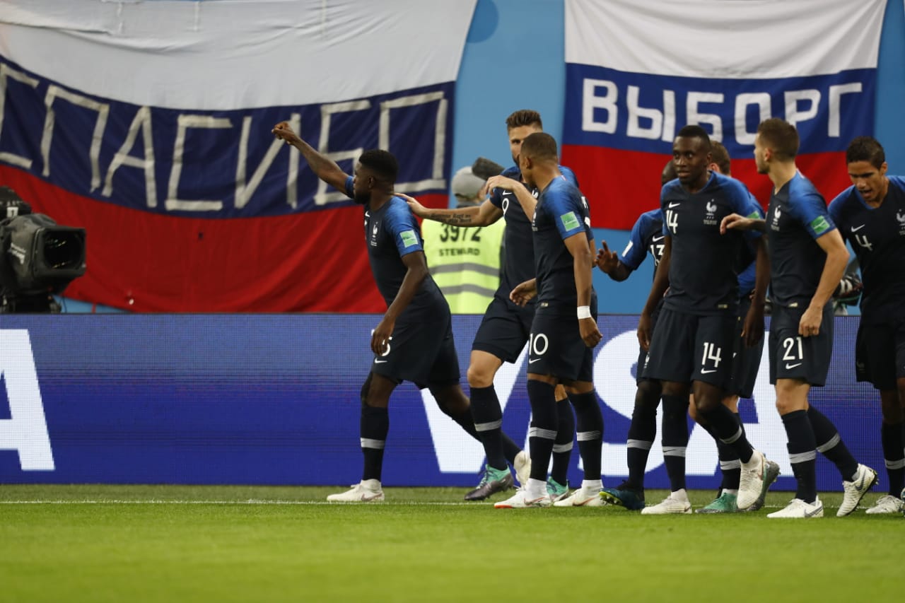 Zagueiro Umtiti comemora o gol da vitória da França sobre a Bélgica na semifinal da Copa 2018 | Jonathan Campos, enviado especial/Gazeta do Povo