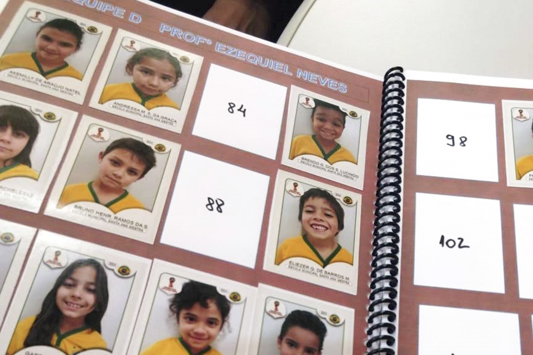 Crianças da UEI Santa Ana Mestra, no Campo de Santana, são os craques das figurinhas do  álbum | Divulgação prefeitura de Curitiba/