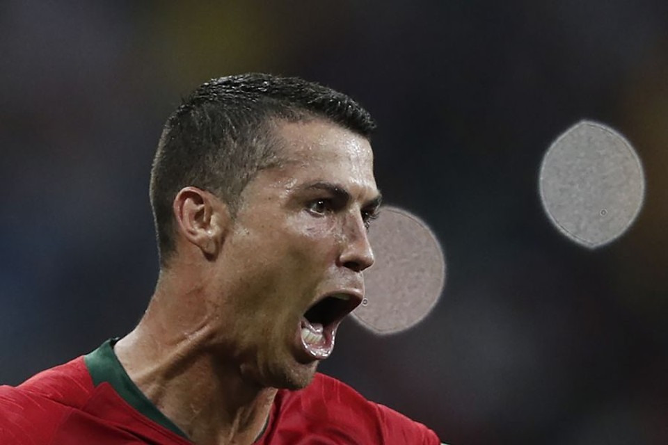 Após eliminação nas oitavas de final da Copa do Mundo, Cristiano Ronaldo está perto de jogar no futebol italiano. | AFP/