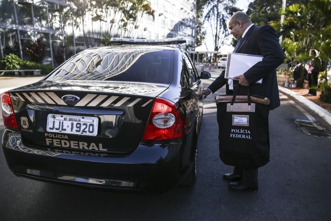 Agentes da Polícia Federal cumprem mandado de busca no Ministério do Trabalho, na última quinta-feira | José Cruz/Agência Brasil